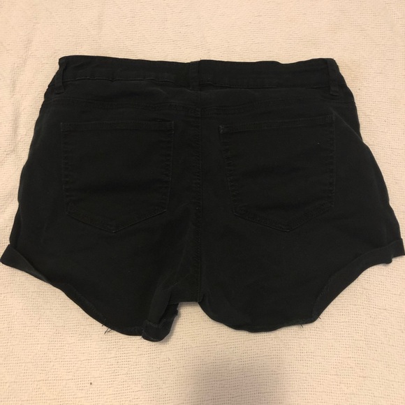 Shorts - Picture 2 of 3